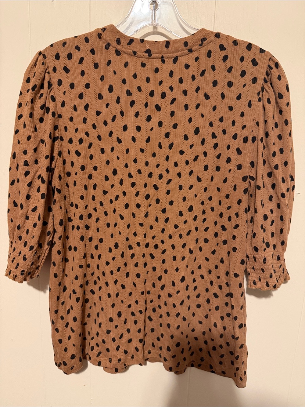 Lucky Brand Tan Blouse with Black Spot Print and Puff Sleeves - Picture 4 of 5